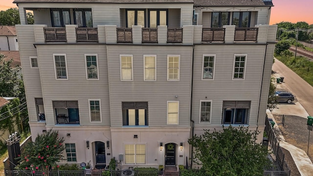 1317 Roy St, Houston, TX 77007 - view of back of house at dusk