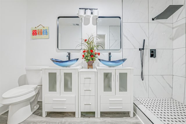 7650 US Highway 69 S, Woodville, TX 75979 - bathroom featuring vanity, a tile shower, and wood finished floors