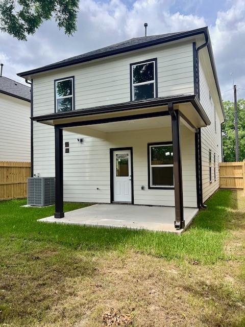10516 Exeter St, Houston, TX 77093 - rear view of property with a patio