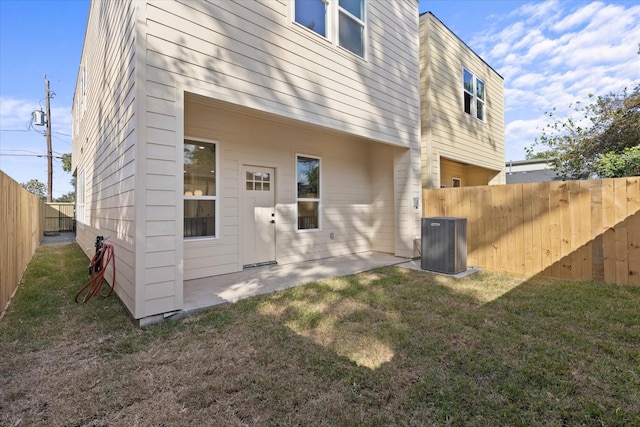 5306 San Juan St, Houston, TX 77020 - rear view of property with cooling unit and a patio area