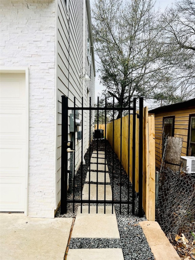 6804 Foster St, Houston, TX 77021 - view of gate