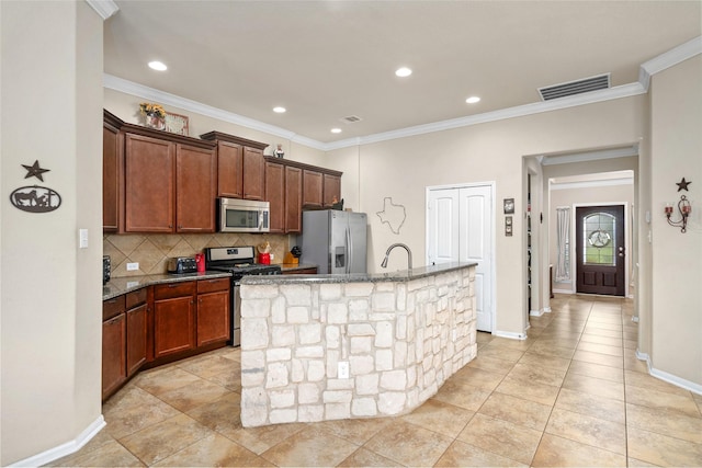 207 Lockridge Hill Ln, Richmond, TX 77469 - kitchen with appliances with stainless steel finishes, an island with sink, decorative backsplash, stone countertops, and recessed lighting
