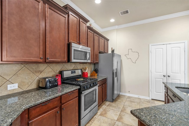 207 Lockridge Hill Ln, Richmond, TX 77469 - kitchen with appliances with stainless steel finishes, crown molding, decorative backsplash, baseboards, and dark stone countertops