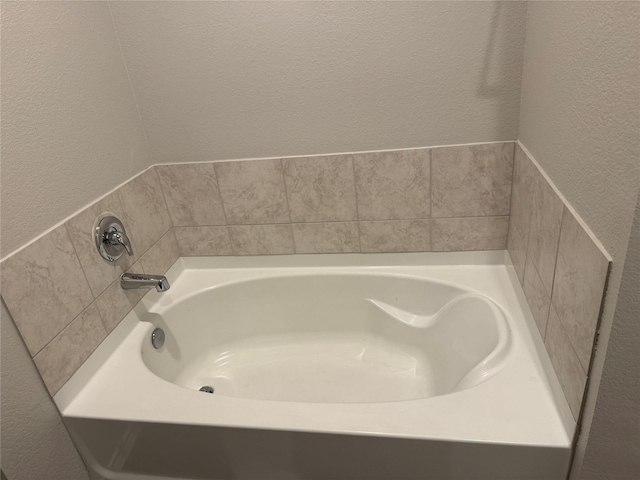 13909 Payette Arbor Ct, Conroe, TX 77384 - full bath featuring a textured wall and a bath