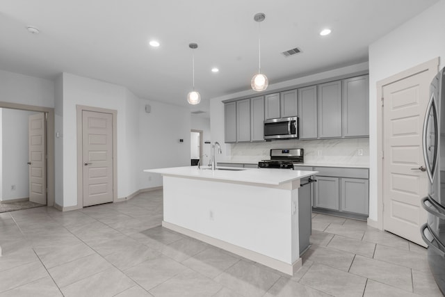 7414 Keystone Blossom Trl, Richmond, TX 77407 - kitchen featuring stainless steel appliances, gray cabinetry, a sink, light tile patterned floors, and recessed lighting