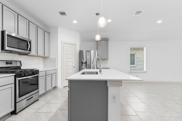 7414 Keystone Blossom Trl, Richmond, TX 77407 - kitchen featuring stainless steel appliances, gray cabinets, a sink, decorative backsplash, and recessed lighting