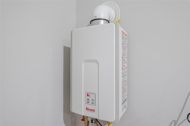 7414 Keystone Blossom Trl, Richmond, TX 77407 - detailed view of water heater