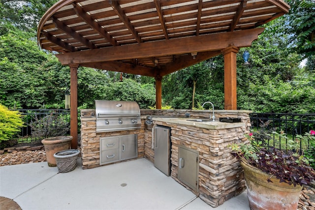 5902 Cardinal Creek Way, Kingwood, TX 77345 - view of patio / terrace with a sink