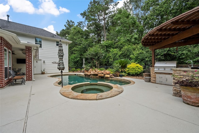 5902 Cardinal Creek Way, Kingwood, TX 77345 - view of swimming pool featuring a patio, a sink, a pool with connected hot tub, and a pergola
