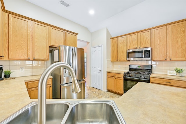 4506 Brazos Bend Dr, Pearland, TX 77584 - kitchen with stainless steel appliances, light countertops, tasteful backsplash, a sink, and recessed lighting