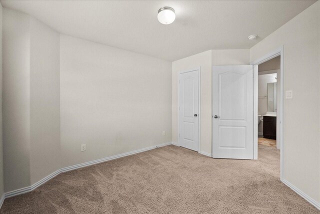 2114 Sand Ridge Dr, Texas City, TX 77568 - unfurnished bedroom featuring light carpet and baseboards