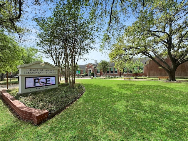 2101 Banks St, Houston, TX 77098 - view of property's community featuring a lawn