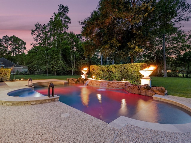 9810 Clubhouse Cir, Magnolia, TX 77354 - pool at dusk with view of wooded area and a pool with connected hot tub