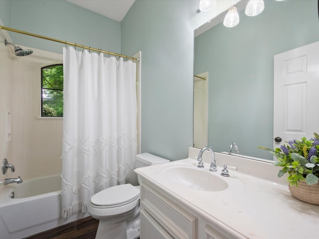 9810 Clubhouse Cir, Magnolia, TX 77354 - full bathroom featuring toilet, vanity, shower / bath combo with shower curtain, and wood finished floors