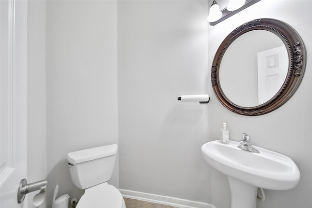 12010 Piney Bend Dr, Tomball, TX 77375 - half bath with toilet, baseboards, and a sink