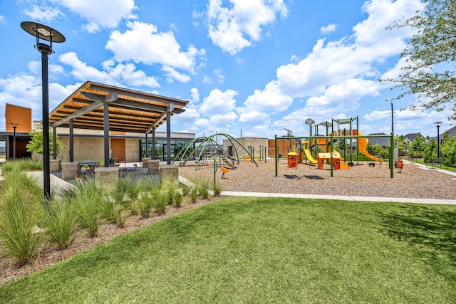 31207 Hastings Creek Ln, Fulshear, TX 77441 - community playground with a yard