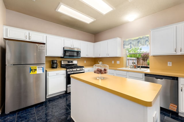 4907 Sienna Heights Ln, Pasadena, TX 77505 - kitchen featuring appliances with stainless steel finishes, a sink, white cabinetry, and light countertops