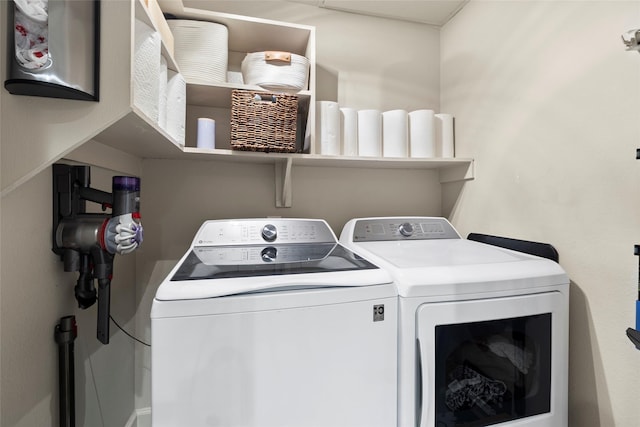 137 Litchfield Ln, Houston, TX 77024 - laundry room featuring washing machine and dryer