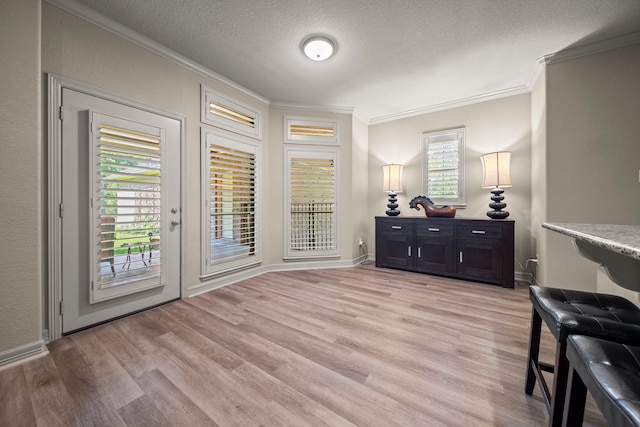 261 Ridge Lake Dr, Montgomery, TX 77316 - entryway with crown molding, light wood-style flooring, a textured ceiling, and baseboards