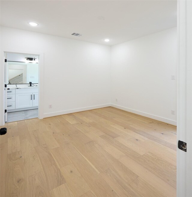 3508 Sauer St, Houston, TX 77004 - empty room featuring light wood-style flooring, baseboards, recessed lighting, and a sink