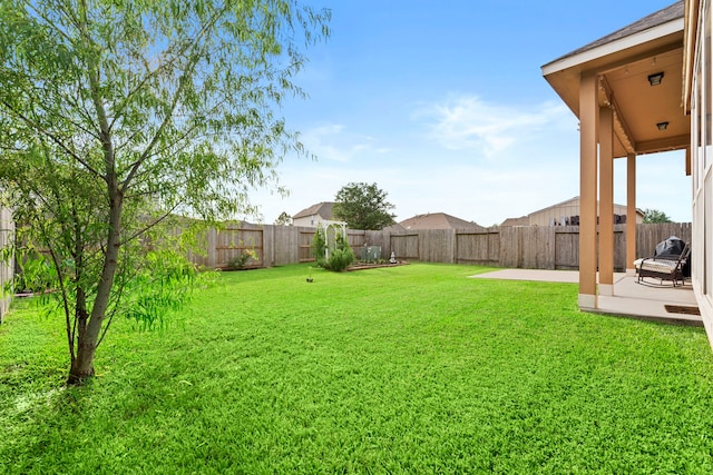 4914 Applewood Crest Ln, Rosharon, TX 77583 - fenced backyard with a patio