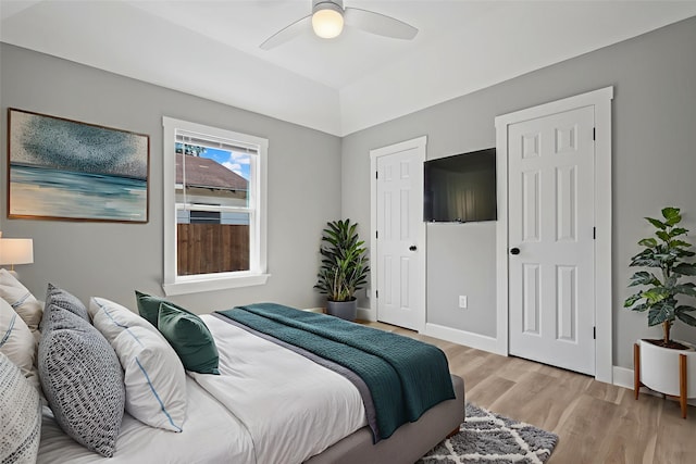 7024 Avenue Ave E, Houston, TX 77011 - bedroom featuring light wood-style flooring, a ceiling fan, and baseboards