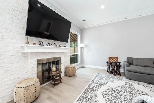 17706 August Meadows Ln, Spring, TX 77379 - living area with ornamental molding, baseboards, wood finished floors, a fireplace, and recessed lighting