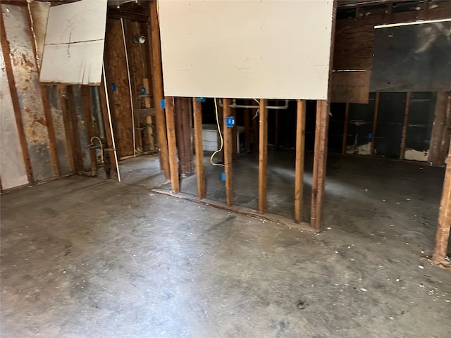 9407 Sandra St, Houston, TX 77016 - view of basement
