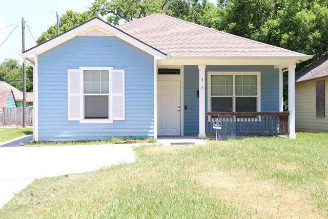 322 7th Ave N, Texas City, TX 77590 - bungalow with roof with shingles, a front lawn, and a porch