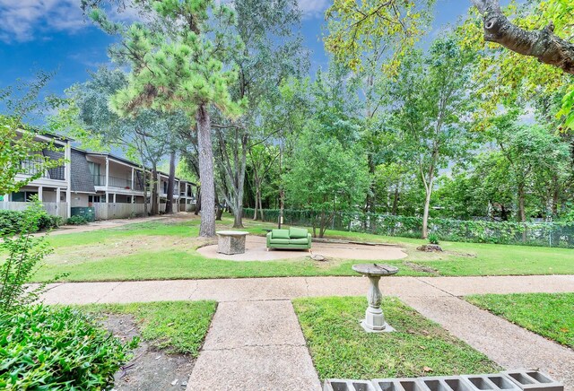 12633 Memorial Dr Unit 179, Houston, TX 77024 - view of home's community featuring a yard