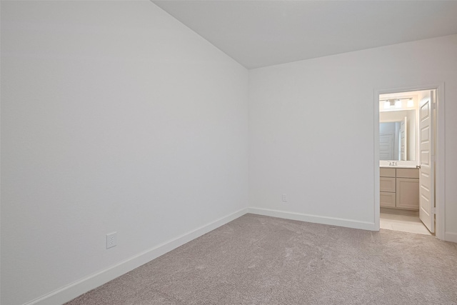 30351 Spragletop View St, Brookshire, TX 77423 - unfurnished bedroom featuring light colored carpet, baseboards, lofted ceiling, and ensuite bath