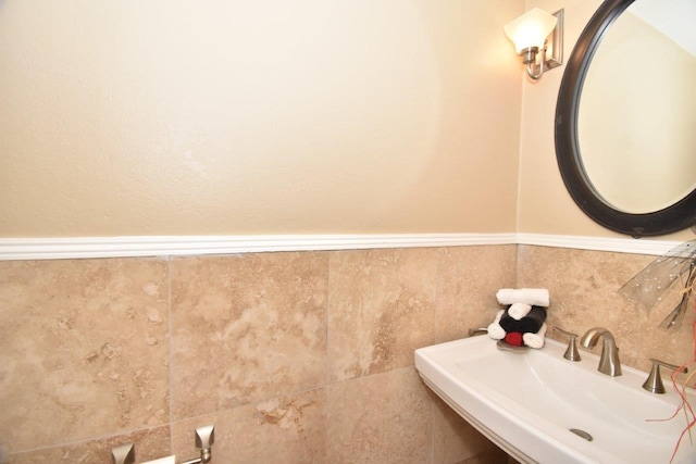 6413 Ella Lee Ln, Houston, TX 77057 - bathroom with a sink