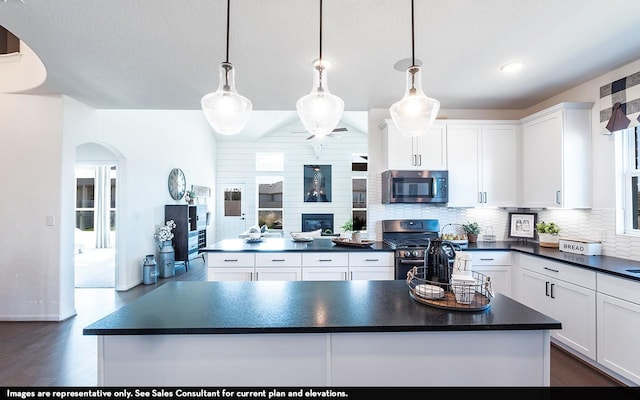 12106 Hollow Marsh Dr, Santa Fe, TX 77510 - kitchen featuring stainless steel appliances, arched walkways, and dark countertops