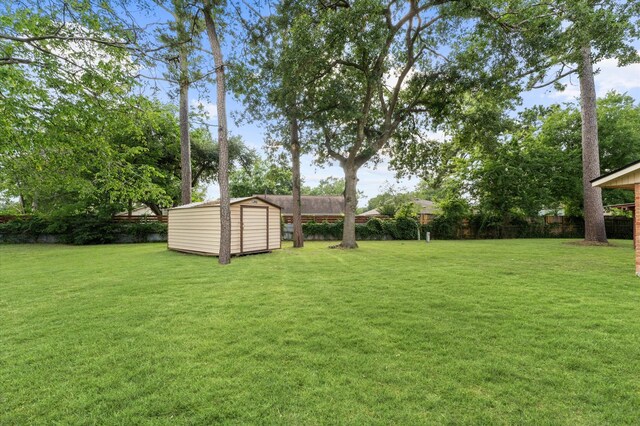9207 Loren Ln, Houston, TX 77040 - view of yard