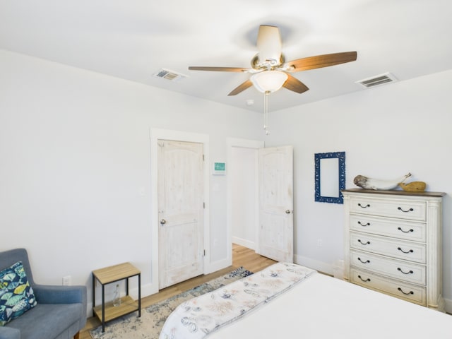 2403 S Bronte St, Rockport, TX 78382 - bedroom featuring light wood-style floors, ceiling fan, and baseboards