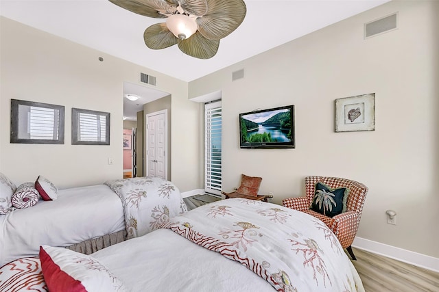 801 E Beach Dr Unit Bc2305, Galveston, TX 77550 - bedroom featuring light wood-style flooring, baseboards, a closet, and ceiling fan