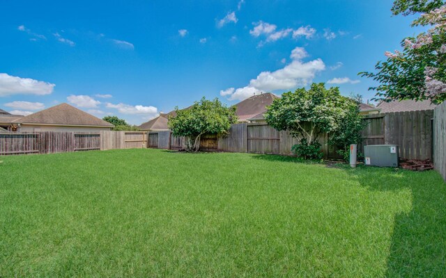 3410 Walden Creek Ln, Pearland, TX 77581 - view of yard