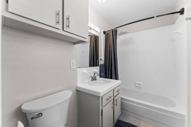 31614 Debbi Ln, Magnolia, TX 77355 - full bath featuring toilet, vanity, and shower / tub combo with curtain