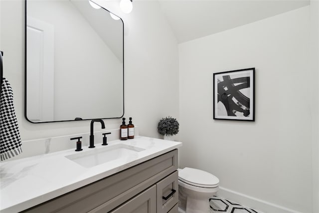 3735 Lydia St, Houston, TX 77021 - bathroom with vanity, toilet, and vaulted ceiling