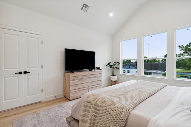 3735 Lydia St, Houston, TX 77021 - bedroom featuring wood finished floors, recessed lighting, high vaulted ceiling, and baseboards