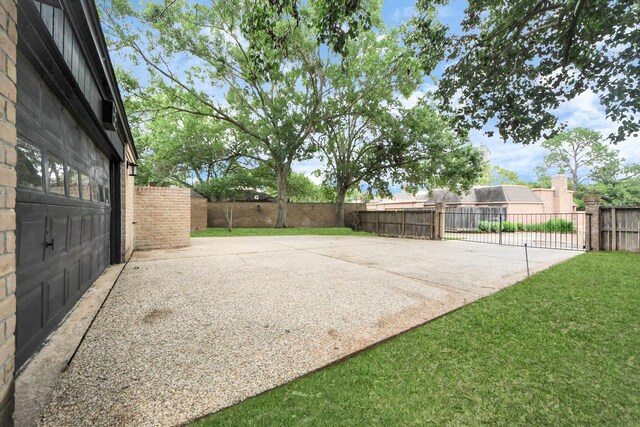 15707 Steamboat Ln, Houston, TX 77079 - fenced yard featuring a patio