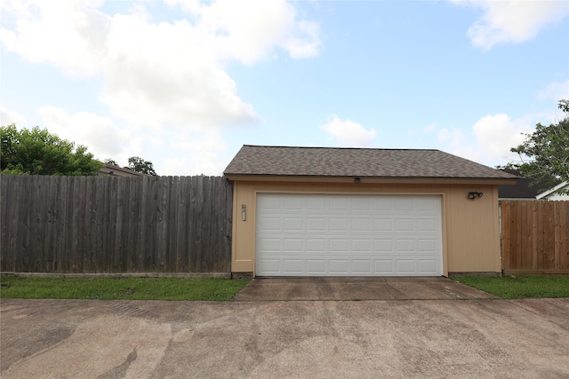 6416 Dawnridge Dr, Houston, TX 77035 - garage featuring driveway