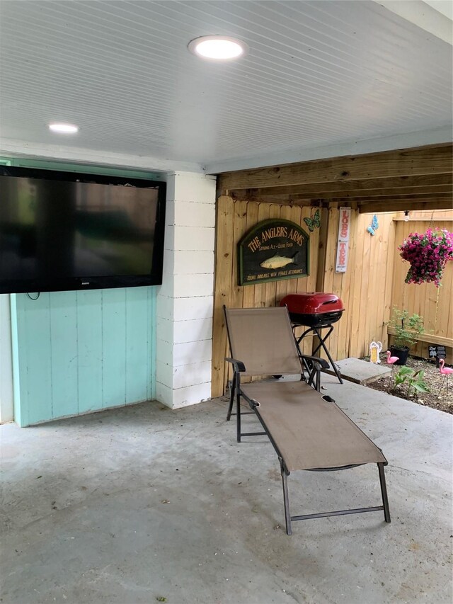 1609 E Bayshore Dr, Dickinson, TX 77539 - view of patio / terrace with a grill