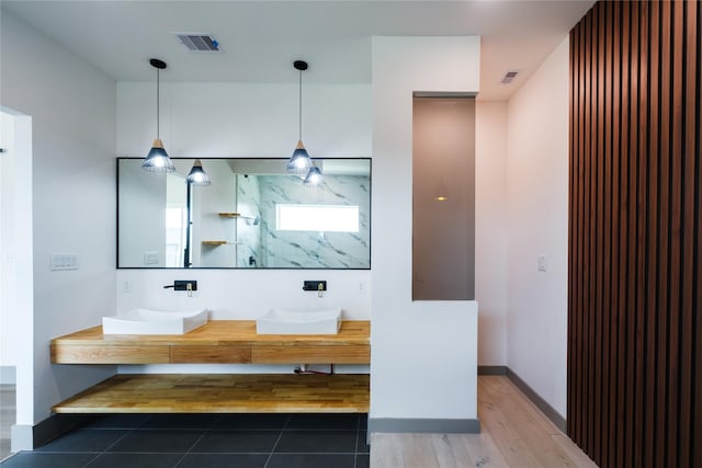 1053 W 15th 1/2 St, Houston, TX 77008 - full bath with double vanity and wood finished floors