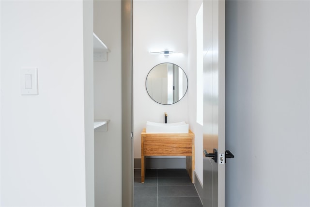 1053 W 15th 1/2 St, Houston, TX 77008 - bathroom featuring tile patterned floors and vanity