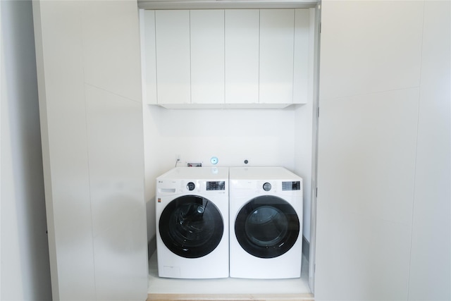 1053 W 15th 1/2 St, Houston, TX 77008 - laundry area with independent washer and dryer