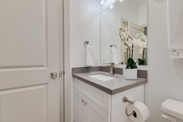 1414 Wichman St, Houston, TX 77007 - bathroom with vanity and toilet