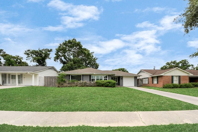 1831 Watercrest Dr, Houston, TX 77008 - ranch-style house featuring driveway and an attached garage