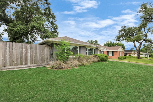1831 Watercrest Dr, Houston, TX 77008 - ranch-style home featuring brick siding
