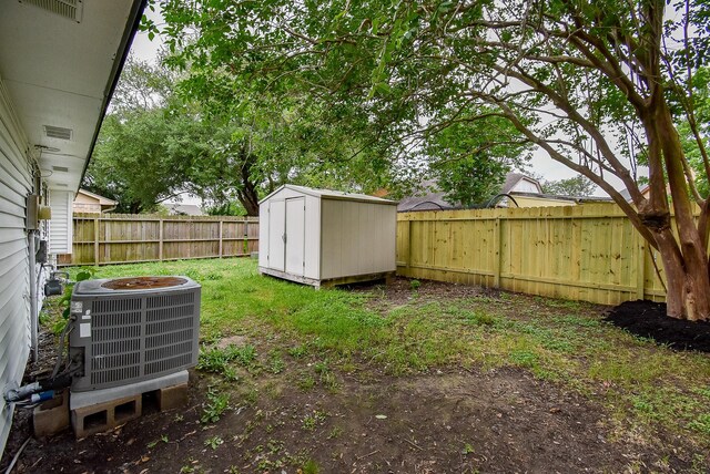 2012 Hickory Glen Dr, Missouri City, TX 77489 - fenced backyard featuring cooling unit